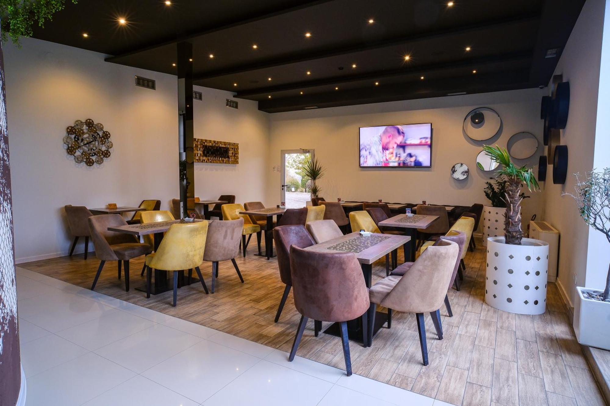 Hotel Crystal Light Nis Exterior foto