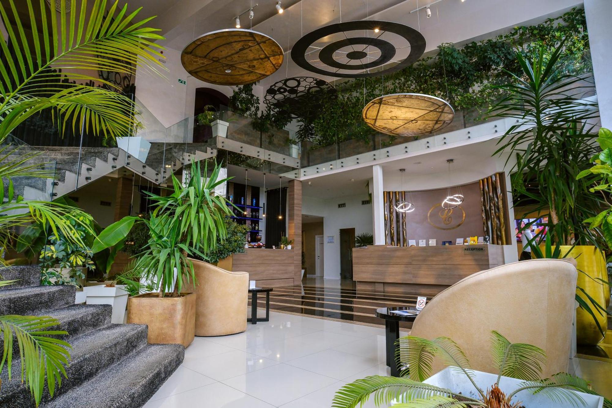 Hotel Crystal Light Nis Exterior foto