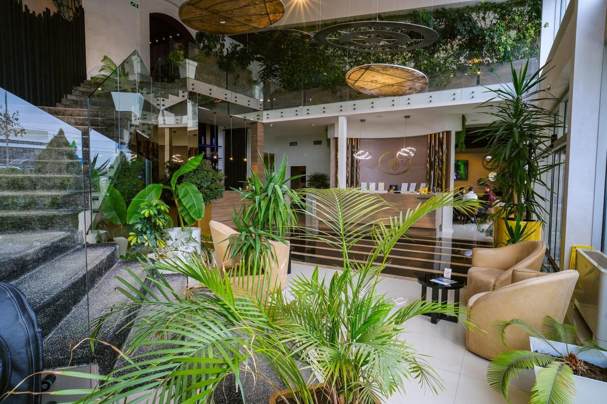 Hotel Crystal Light Nis Exterior foto
