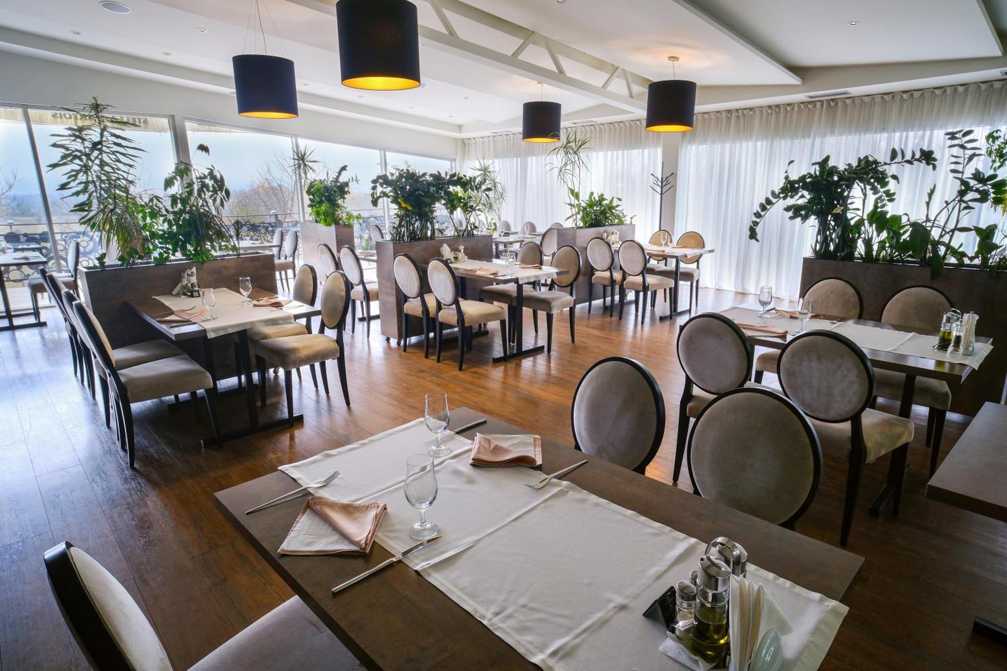 Hotel Crystal Light Nis Exterior foto